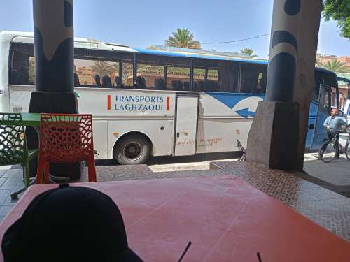 الرشيدية .. حافلة جديدة محملة بإخواننا الأفارقة تحط الرحال بالمحطة الآن