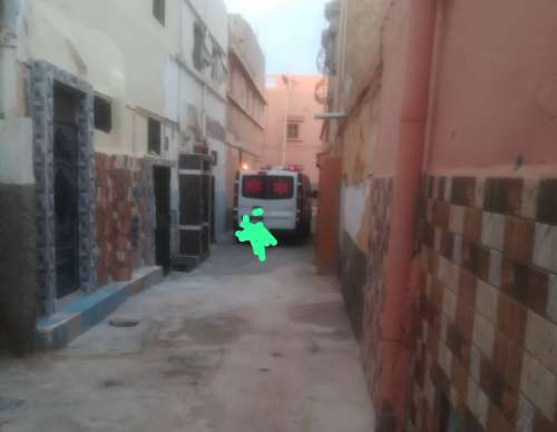 الطنطان:عاجل..الساكنة  بالزنقة 14 بئر انزران يشتكون معاناتهم بوابة تعرقل دخول سيارات ..